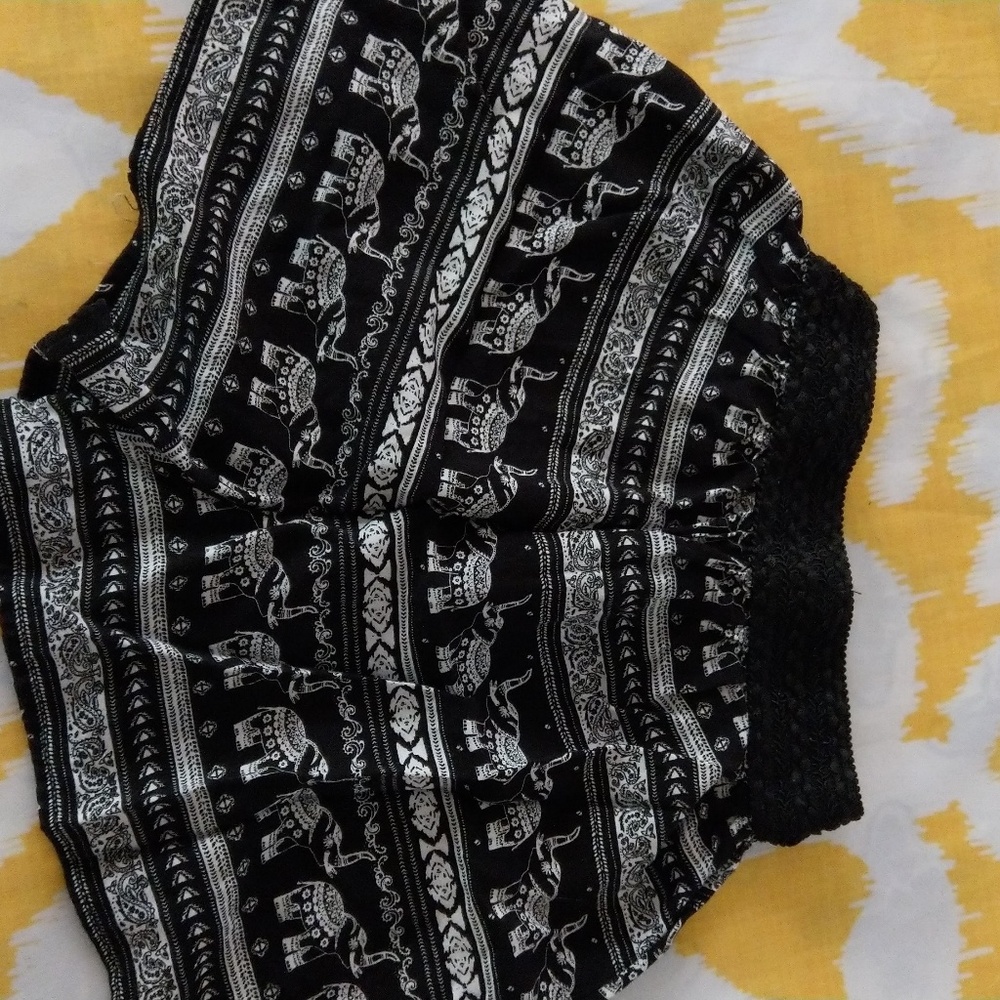 Shorts - Picture 3 of 4